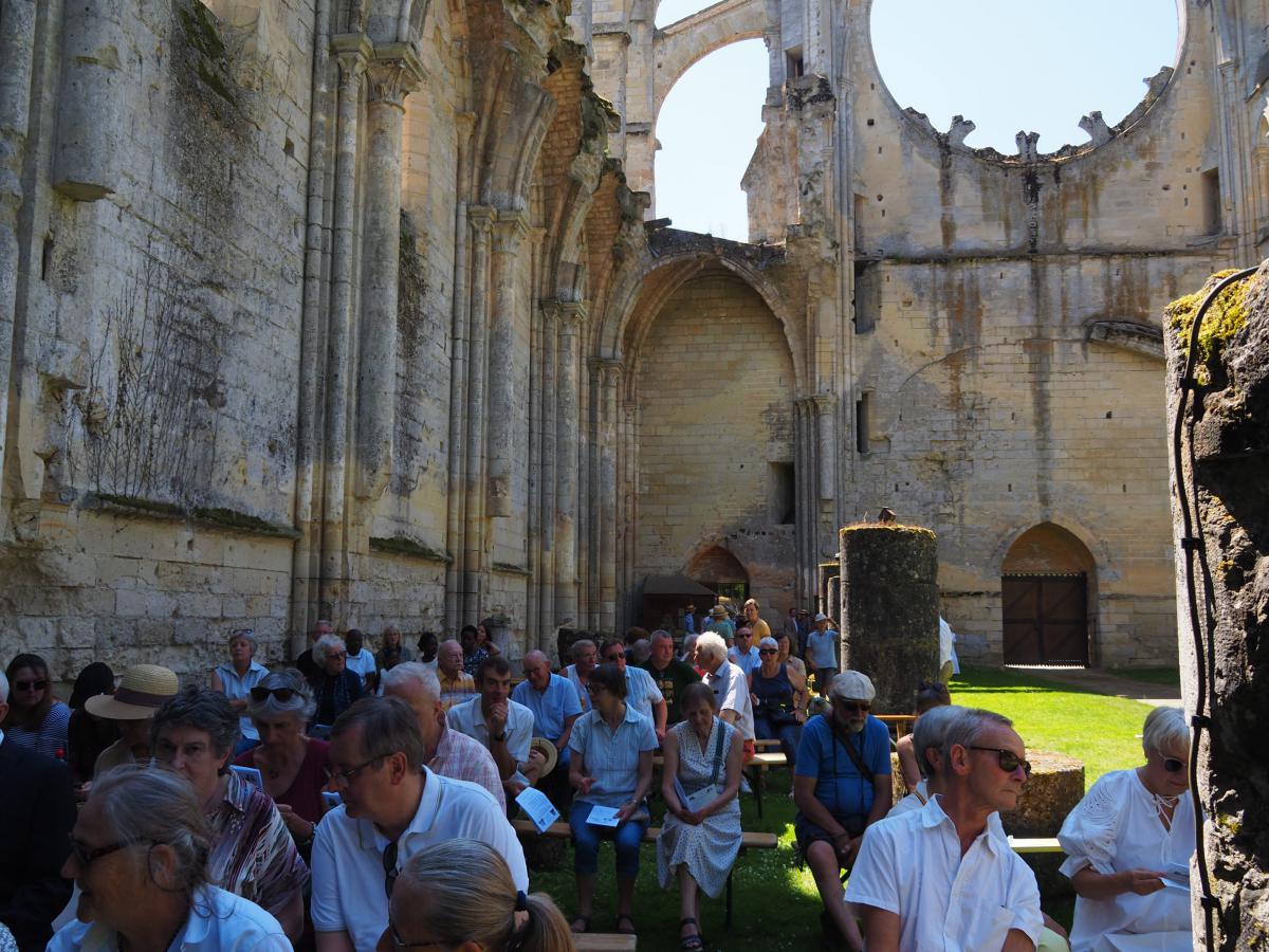 Une assemblée nombreuse et  attentive